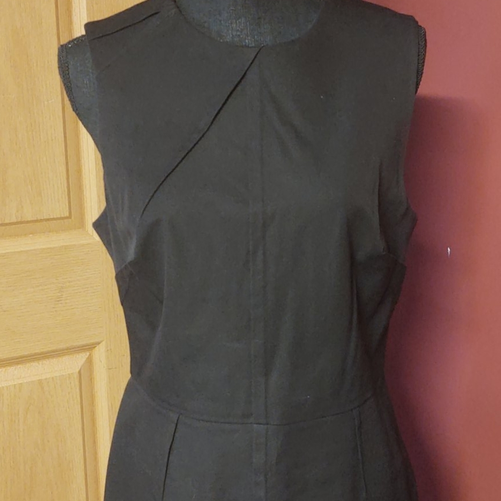 Banana Republic Black Sleeveless Sheath Dress - Picture 2 of 4